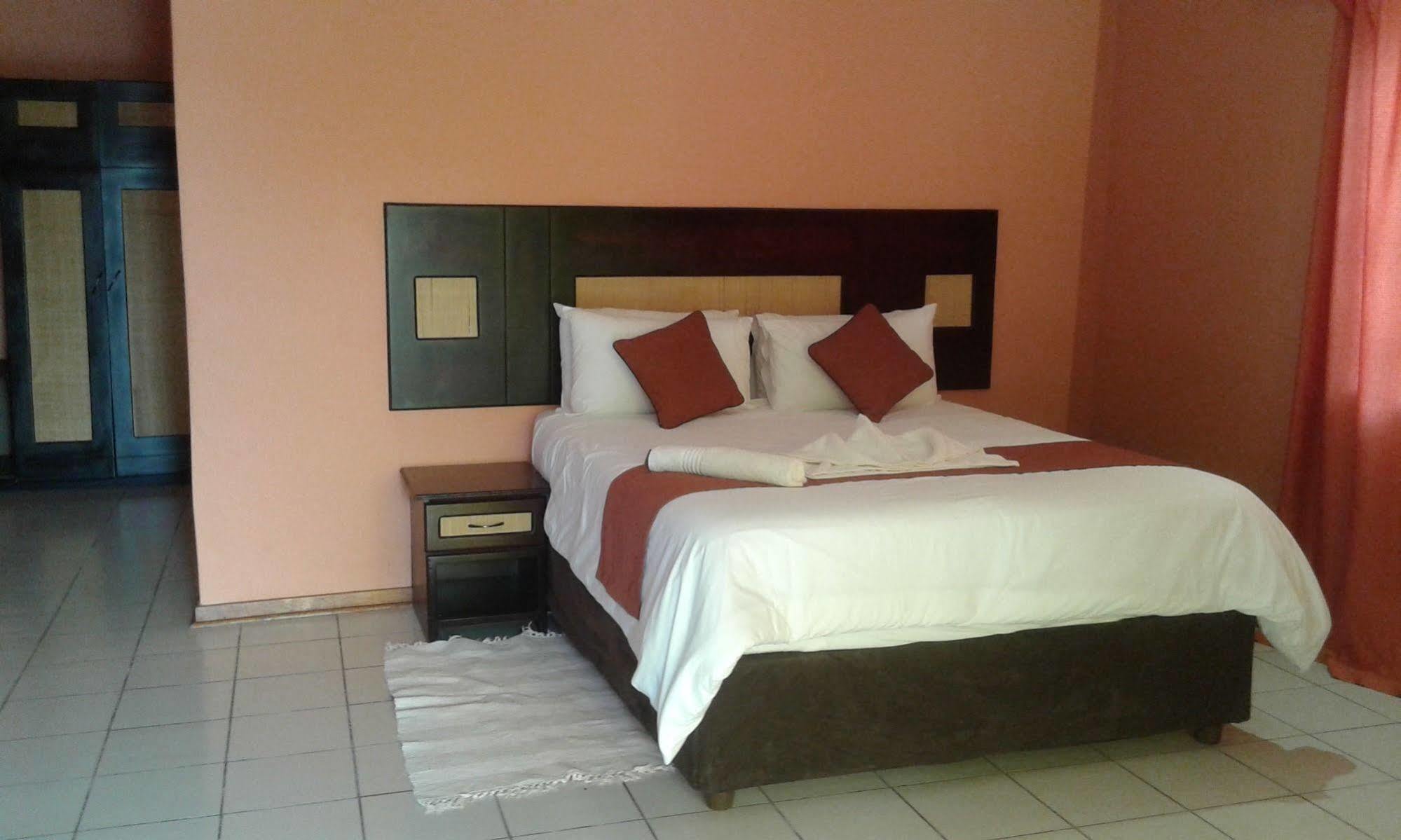 Larissa Hotel Маун Екстериор снимка